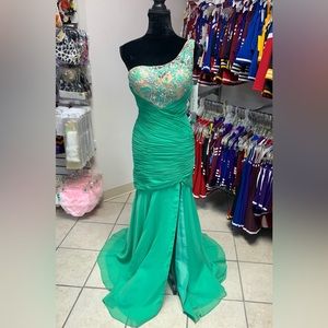 Size 4 Green One Shoulder Beaded Prom Homecoming Pageant Evening Gown Dress NWT